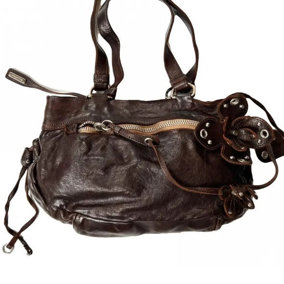 Beautiful vintage brown leather MIU MIU bag. Long brown strap. Zipper closure - Picture 10 of 14